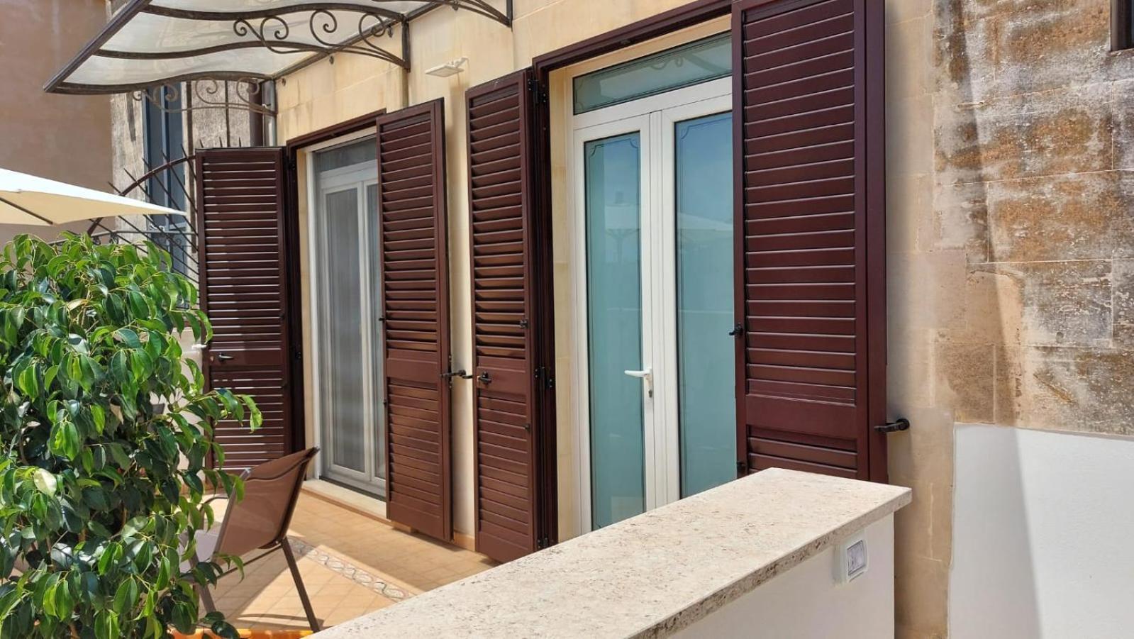 Casa Vacanze Fronte Castello Мартано Экстерьер фото